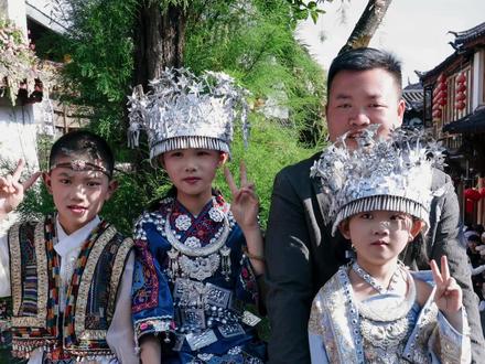读万卷书不如行千里路、丽江之行,第一次带孩子们出远门,不仅让孩子增长了见识,孩子们还学会了民族舞蹈。#丽江 #萝卜干 #新农人计划2026 @阿杰好物严选