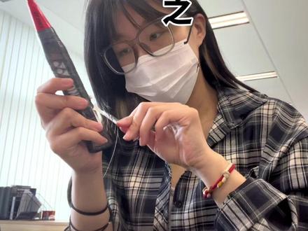 开箱视频拍到一半,发现自己已经不是女大学生了🫡#羽毛球 #尤尼克斯 #一起打羽毛球 #打羽毛球女生 #开箱