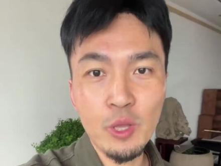 景德镇的仿古瓷高手,你知道都有谁吗?皇窑、元华堂、克勤堂……你认为排第四的仿古窑口是哪个?欢迎留言
#景德镇陶瓷 #皇窑 #黄云鹏 #古玩 #瓷器收藏 #青花 #鉴定