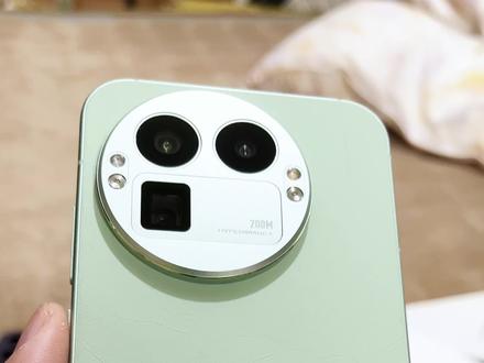 #真实生活分享计划 真我gt8pro的理光gr模式上手难度不低,对于完全没有摄影基础的人确实很难出片难怪一直有人说他拍照不行,不是说点开一百倍能拍清楚就是拍照好,照片的影调跟主题才是真正能体现照片水平的东西,这手机得用心去拍才能抓眼球#真我gt8pro #理光gr联名 #性价比手机 #真我