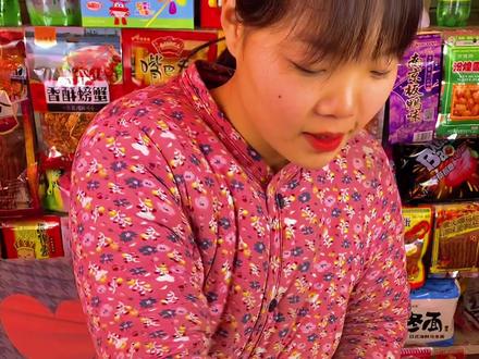 报纸糊的洞洞乐你们玩过吗?#怀旧零食 #童年味道 #小时候味道