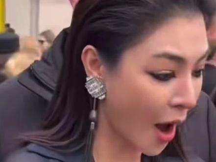 #faye #fayeatom #合照签名 😃😃🌻#害羞 55555啊😃