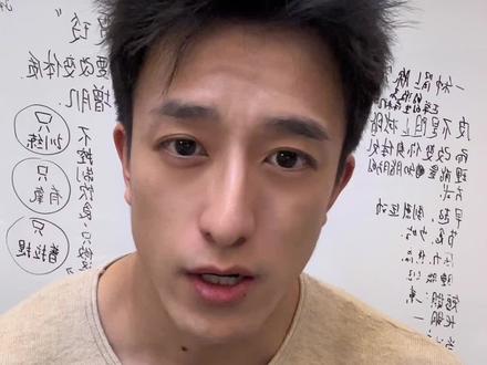 关于拒绝接增肌粉的任何广告,我的坚持是对的 记得粉丝还不多的时候,我在健身群里说过,“我绝不会接增肌粉的广告”
找我的广告商,多半是看中我垂直的粉丝,和咱们群里有很多刚起步的朋友。大家每天跟着我打卡、问问题,是真心想从零开始,为自己努力。这份信任特别具体——具体到你们会省下生活费,去试我推荐的东西。
但正因为这样,我更不能开这个头。
增肌粉对新手的作用有多大,我心里清楚。如果我接了,在群里说它多有用,那感觉就像——你们认真存钱想学门手艺,我却把一把没开刃的刀推荐给你们,还说它特别锋利。
钱是能拿到,但这个口子一开,我们之间就不一样了。你们以后看我发的每句话,可能都会下意识想:“这是真的,还是广告?”
我不想那样。
有些推荐,做了,之后的话就再也没法百分百坦然了。咱们这段路还长,我想一起走得踏实点。
#健身 #瘦子增肌#增肌粉#mkan增肌粉 #健身小白必看经验