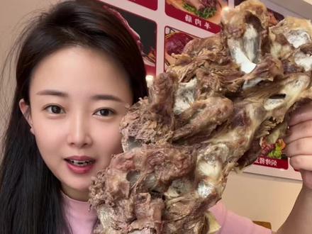 下班,牛大骨头,又解压又解馋#记录真实生活 #抖音美食推荐官 #妈呀太香了#中国人自己的拉格#蝴蝶结精酿