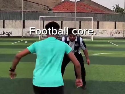 Football Core.
#足球 #搞笑 #踢球