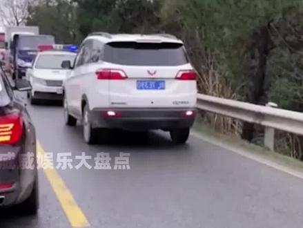 这就是来自皮肤的压迫感吗?#警察 #交警 #皮肤压制 #最快出警速度 #搞笑 #娱乐评论大赏 #秒怂