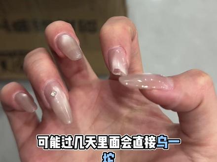 #美甲 快过年了,做延长甲的姐妹,小心小心再小心(过了半个小时我整个食指都是肿的 ,痛啊😭)