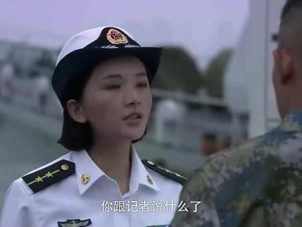 吹牛救人时做了10分钟人工呼吸,不料被救的人是女参谋,糗大了#我的观影报告#火蓝刀锋@抖音小助手