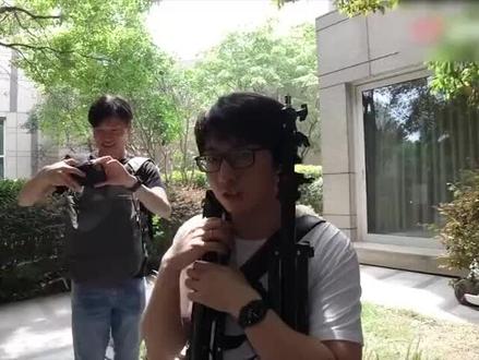 王思聪的一台电脑100多万,贫穷限制了你的想象,AMD宵龙7763两块单价.6.5w 硬盘用了三星固态3t x32块硬盘 光硬盘花费就68w 加上3块3090显卡 再加上ROG的显示器 ,亚洲第一世界第三,DIY没有最好只有更好