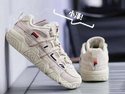 所以FILA的logo拆分设计你了解吗?
FILA 面包鞋了解一下!
#FILA #面包鞋 #冬日 #女生 #小泽说鞋
@DOU+小助手