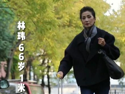 #花样奶奶抖音走秀获百万粉丝 ,网友:“不再怕老了”!