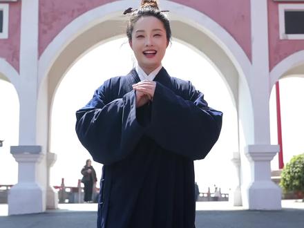 茅山是上清派祖庭,三茅真君在此得道飞升,陶弘景隐居修道开宗立派,魏华存尊为开派太师,千年仙山,高道辈出。#茅山道院 #镇江茅山 #道教圣地 #三茅真君 #上清祖庭