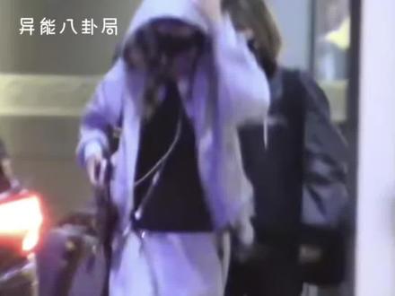 被媒体放出聚餐和回小区的视频之后,白鹿和周翊然都回应了,表示双方只是朋友之间的普通聚餐,并非恋情#白鹿 #周翊然