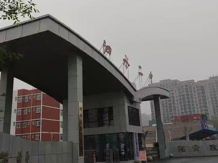 2022年泗水二中高考本科率90%,是泗水最好的高中之一。