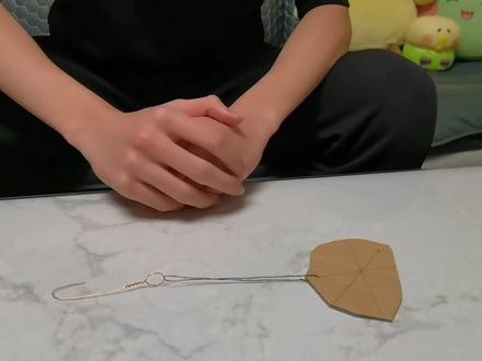 确定形状不规则小纸板重心位置(物理八下) #物理实验