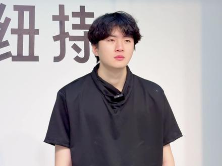 别再让弯腰驼背毁掉你的体态气质啦! #形象提升 #体态矫正教程#体态改善#走路带风#当你学会走路用腰发力#收紧核心