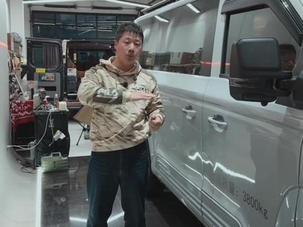 宿营车车顶行李架怎么选? 第一肯定还是要轻!
第二就平台铺满形成隔温层,夏天不热
第三就是要薄要好看,方便下车库
第四就是承重足够,安全可靠
#景辙 #景辙宿营车 #宿营车 #床车 #行川海宿山野