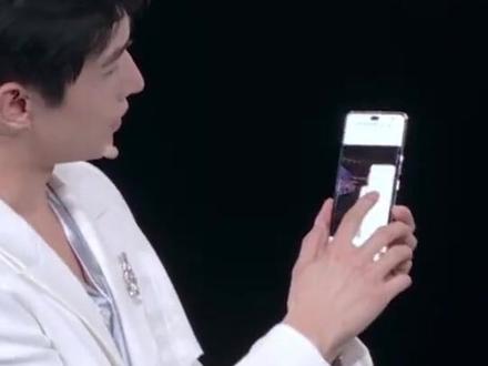 哇塞,#杨洋 亲手教你如何用荣耀90系列制作表情包!
通过荣耀90系列2亿像素写真相机拍摄的动态照片,另存为gif表情包,最后加上文字并导出,即可一键生成!
你学会了吗? #数码科技 #荣耀90