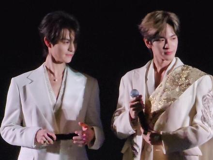 想去哪里玩 #旭日流金 #曼谷见面会 #磕cp的快乐 #春节旅行好去处 #追星日常 @张哲旭ZZXu @弭金
可惜后来一个去了大皇宫一个去了海边,既没有和大家一起去也没有和对方一起去