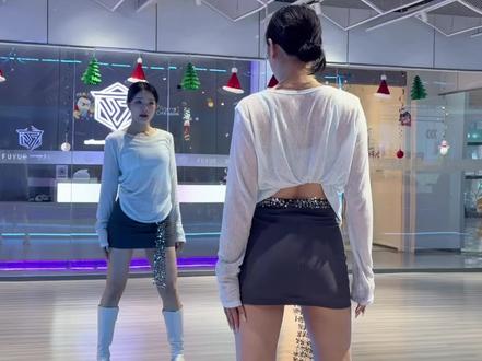 这支舞超简单的 必须学会!
#米糕摇 #米糕摇10 #抖音热门舞蹈计划 #舞蹈教学 #卡点舞