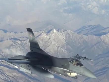 飞机是如何实现空中加油的?#涨知识 #科普