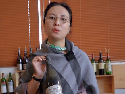 歪脖子教皇(La Fiole du Pape)~
教皇的小瓶#宝星行酒类#葡萄酒#歪脖子教皇#酒庄 #微醺
