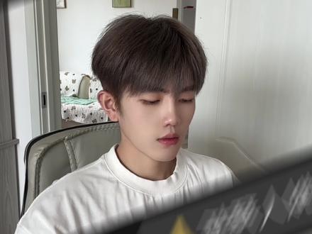 这不得晚上炫套黄冈啊~
#学科拟人 #数学拟人 #拟人 #画画 #procreate绘画