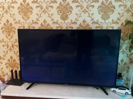 海信55寸点开机蓝屏测试一半正常,不用换屏,剪个电容完美解决#液晶屏维修#液晶电视维修#家电维修#家电维修 #电视机