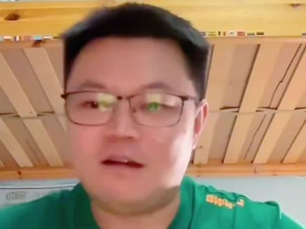 侯英超:梁靖崑现在不能叫大胖 梁甜甜了
得叫崑哥了 半决赛决赛两场确实太硬了
是个狠人,和大胖关系很好 他人很客气 很逗
#梁靖崑