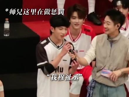 王橹杰觉得穆祉丞可爱这件事一直在得到验证(因为后面两个动作和运动会很像就把运动会剪进来了,当然还有合练撒娇、后台加油也是证据之一)#橹穆 #杰丞 #豚馒