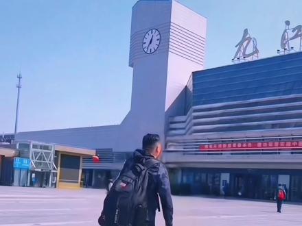 木工李哥和米米爱情亮红灯是真是假?李哥直播间里的橙子们笑了#木工李哥在老挝 #木工李哥 #小陈的老挝媳妇儿