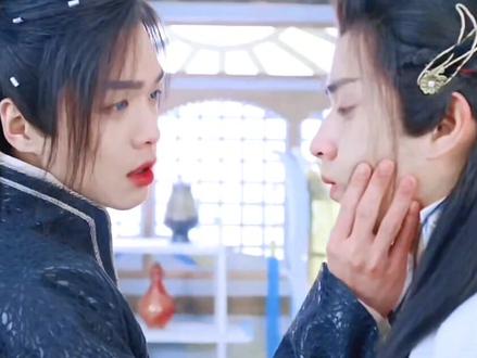 这难道拿的是《霸道羽皇和他的小白花》剧本?画风已逐渐跑偏