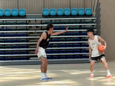 兄弟们!你们要的百分大战集锦来啦!
#篮球 #百分大战 #宫导#海兴体育