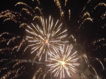 卧虎藏龙吉腾,绝了绝了#烟花是中式浪漫天花板吧 #烟花再美只是瞬间 #烟花盛宴 #分享 #太好看了