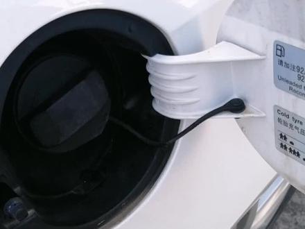 你们的爱车,油箱盖拉线会断吗。在网上买了一根换上。自己动手,丰衣足食!#维修