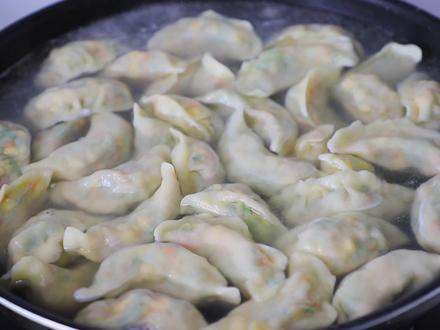 夏天要多吃素馅饺子,教你调馅方法,清爽不油腻,营养美味,真香 #冬瓜馅饺子 #素饺子 #水饺 #饺子