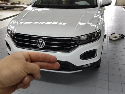 新买的大众探歌就被撞,对面全责要求更换新的车门你觉得合适吗?