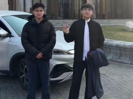 穿搭界的一棵树 首选普拉达弯刀裤#神裤分享
