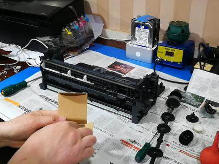 爱普生1390更换搓纸轮拆解方法2