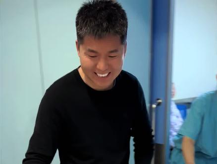 强嫂推进产房我一下子心里没底了,没有那种要生的喜悦,而是她在里面我见不到的无助,今天我陪她就跟着医生进了产房,鼻子一阵酸,这个不怕累不怕疼又爱笑的姑娘,怀胎十月,剖腹七层,进产房还在笑着跟我说别紧张…#真实生活分享计划 #剖腹产 #见面了 #喜得千金母女平安