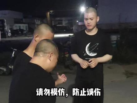 八极拳的巧妙,挨帮挤靠。吃跟埋根。李学宁教练指导霸王硬折疆。内涵变化无穷,打摔结合。真干货!#发扬传承精武精神 #李俊义八极拳@八极拳九世传人~李学宁 @益仁堂_少掌柜 @八极~行者 @龍馬