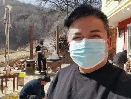 打平伙是农村一种古老的习俗,通俗的说就是大家一起凑点钱或者食材来改善生活,也就是现在AA制的祖宗#记录真实生活 #美食 #农村生活 #传递正能量 #生活的烟火气息