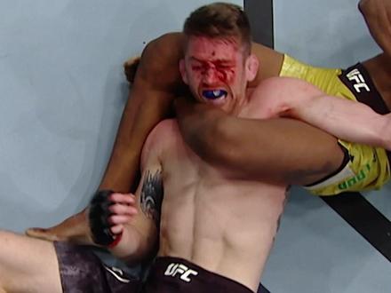 我可能输的很惨,但我不会投降!#抖音格斗季 #宋亚东vs桑德哈根