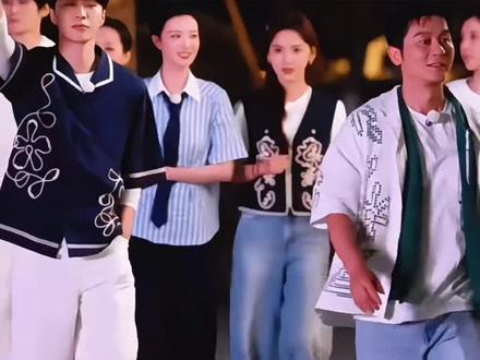 奔跑吧录制帅哥美女章若楠王楚然范丞丞张真源李昀锐沙溢。