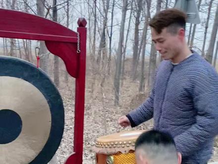 #章丘 开道锣是#迎亲#催妆 其中的一个环节,多次催促,新娘才梳妆登轿启行,敲七次寓意:娶妻 #鸣锣开道 #教学