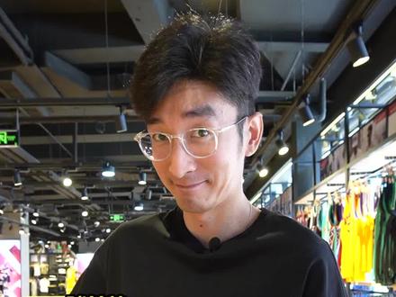一张价值能翻100倍的球星卡,你知道要满足几个条件吗? #球星卡 #nba @DOU+小助手