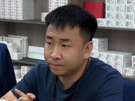 华为 WATCH 5 是一款搭载鸿蒙 AI 系统的智能手表,核心功能涵盖eSIM 独立通信、X-TAP 指尖健康监测、星闪车钥匙及100+ 运动模式 。支持一号双终端及独立号码功能,手表可独立接打电话、收发短信和上网,手机不在身边也能保持联络#呼和浩特买手机去哪里#呼和浩特手机批发#呼市手机批发#内蒙古格瑞思手机批发