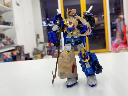 小明带了宇宙红鱼,吞噬了变形联盟! #玩具 #变形联盟 #变形联盟6星启之战 #变形玩具