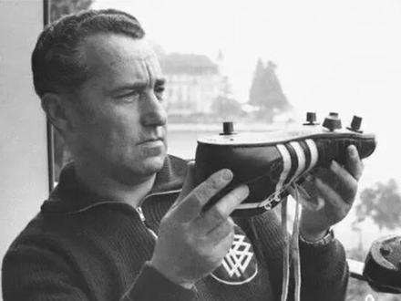 阿迪三杠标志的起源,不同Logo还有不同含义?#球鞋 #球鞋文化#阿迪达斯#品牌#潮流#时尚 @抖音小助手