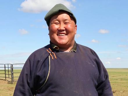 骆驼的厚衣服脱下来了,用它的衣服做成我们的衣服,感谢大自然的馈赠啊!#新农人计划2023 #乡村守护人